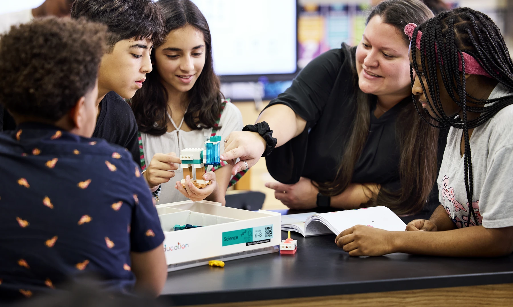 Sci_45622_US_Lifestyle_Teachers_and_students